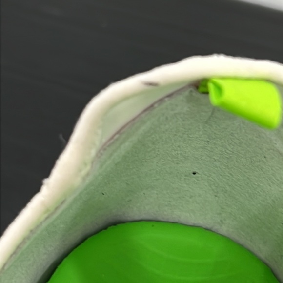 OOFOS oomg eezee 10 Women's Pink and White Slip-On Shoes - Picture 12 of 13